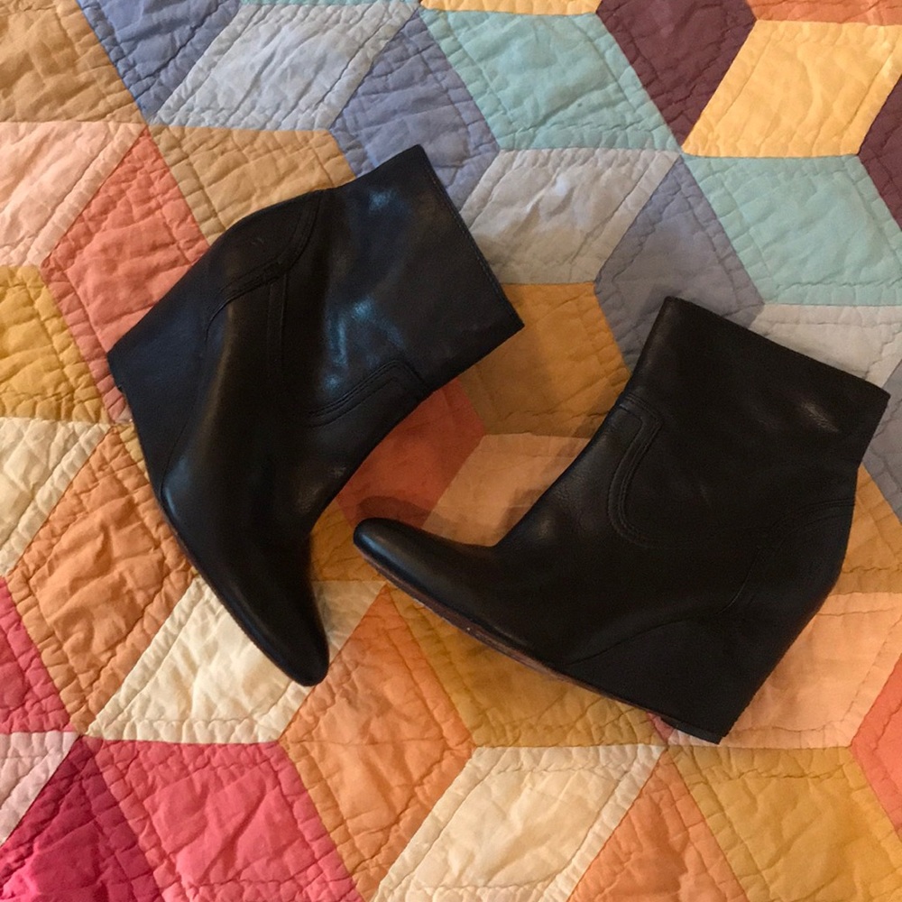 Frye Reina Wedge Short Size 8.5